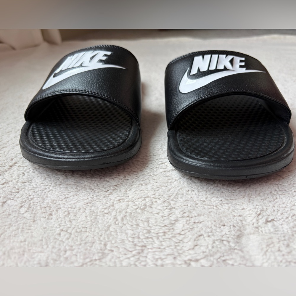 NWOT Nike Benassi JDI Black and White Slide Sandals Men Size 13 - Picture 4 of 9